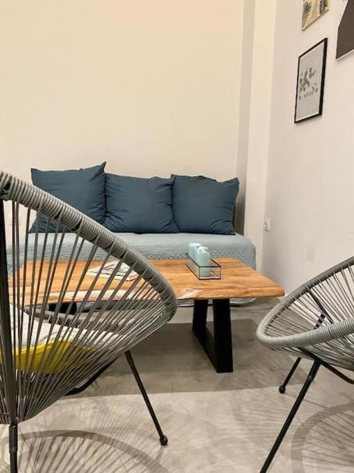 A Place 4U No10 - Garden-Level Getaway 2 Bedroom 2 Bathroom Apartment With Yard Athens Exterior photo